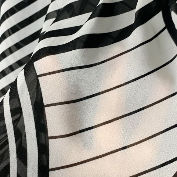 Avenue Semi Sheer 1/2 Button Blouse Women 14/16 B&W Pattern 3/4 Sleeve Airy - Picture 8 of 13